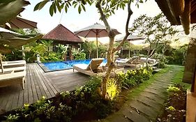 Gedong Nusa Huts